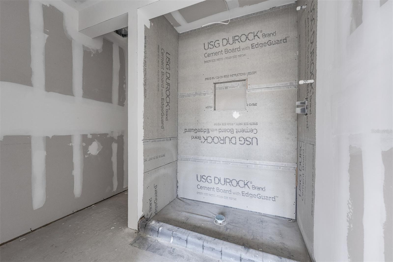 2960 WHITE MAGNOLIA LOOP