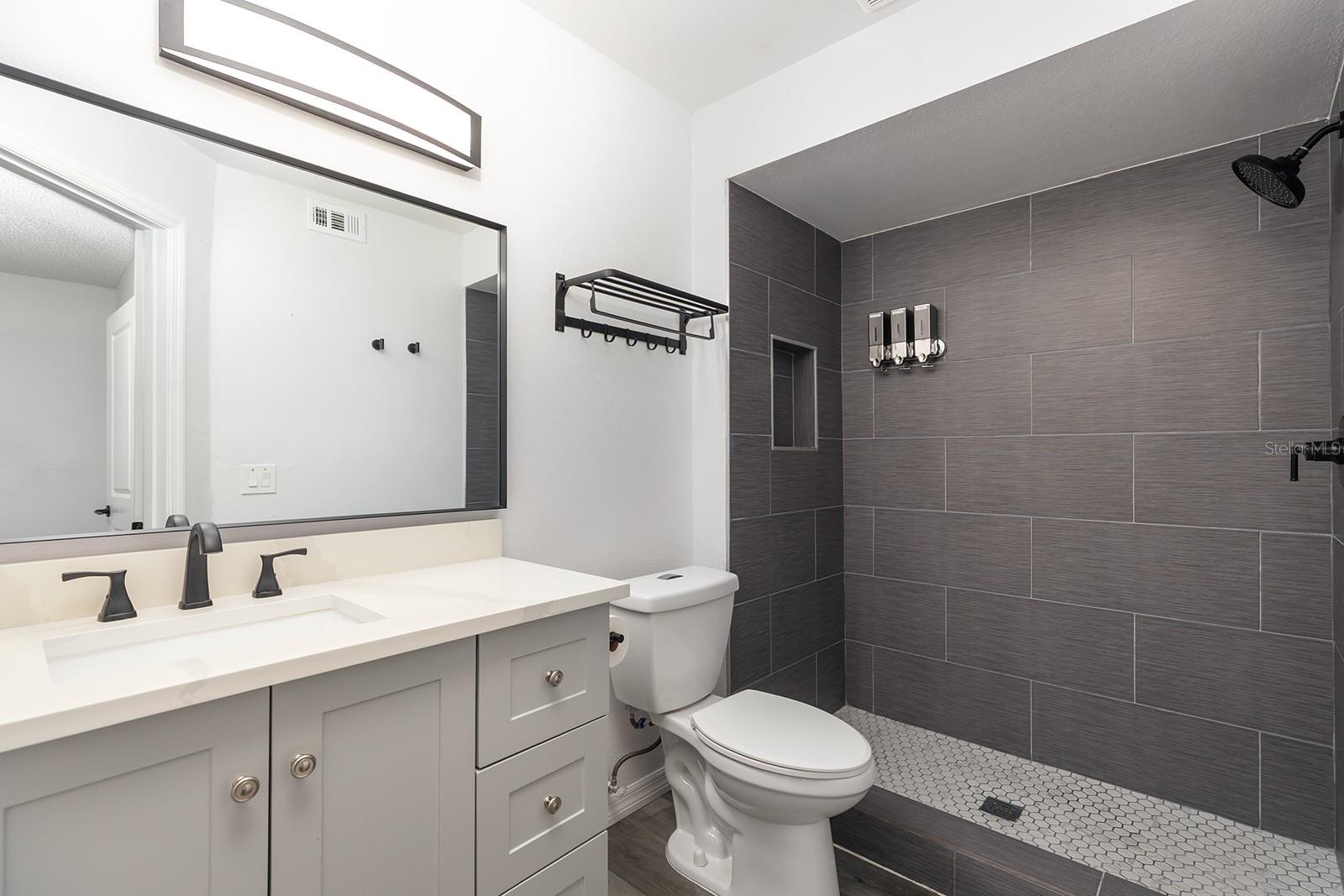 4528 COMMANDER DR #2018