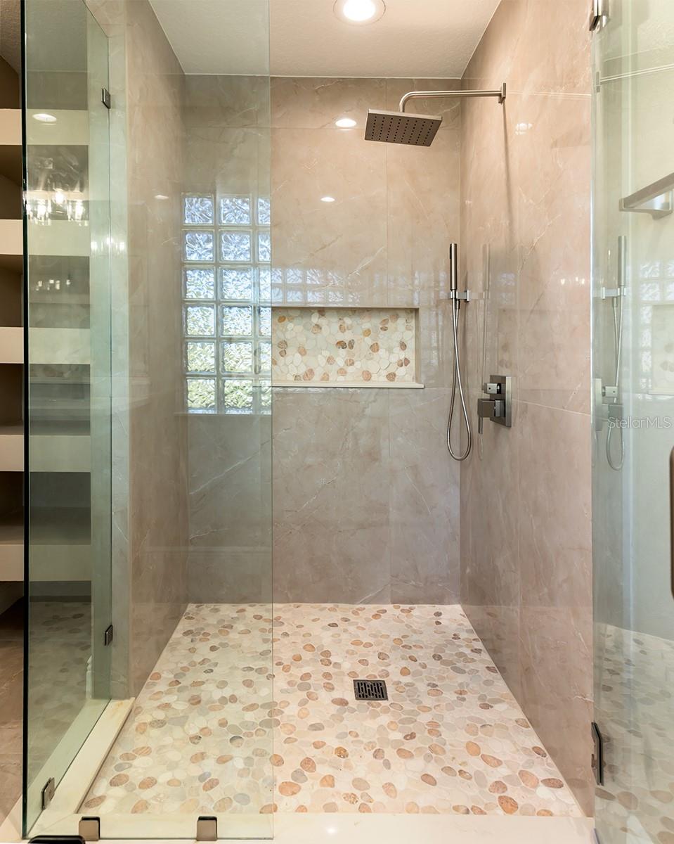 11021 VERSAILLES BLVD