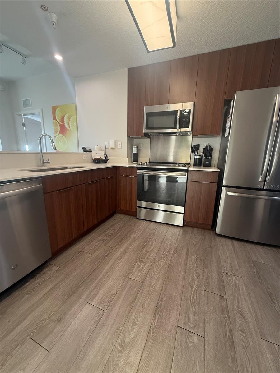 14501 GROVE RESORT AVE #2528