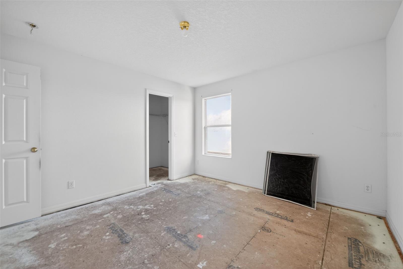 512 FLOWER FIELDS LN