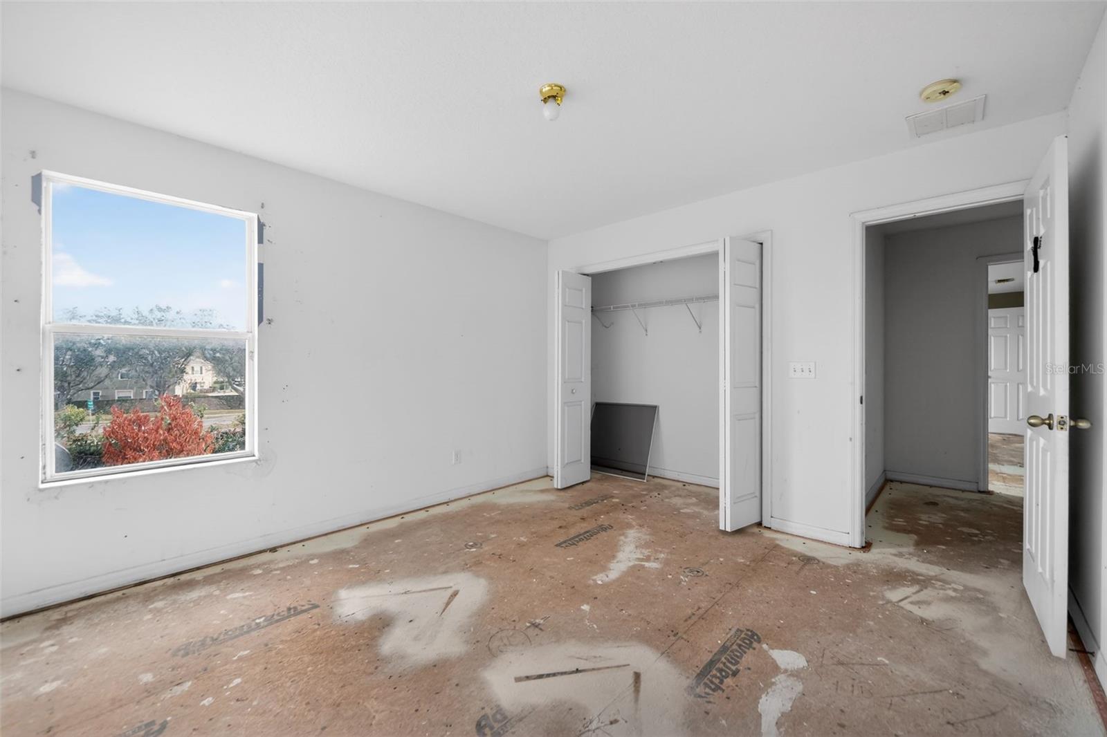 512 FLOWER FIELDS LN