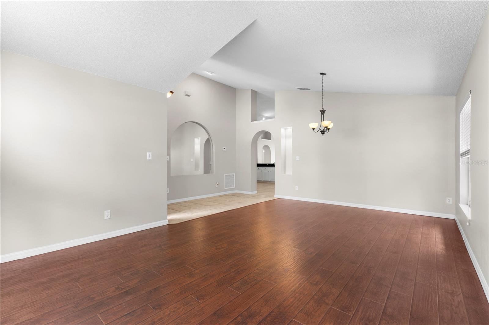2134 KORAT LN