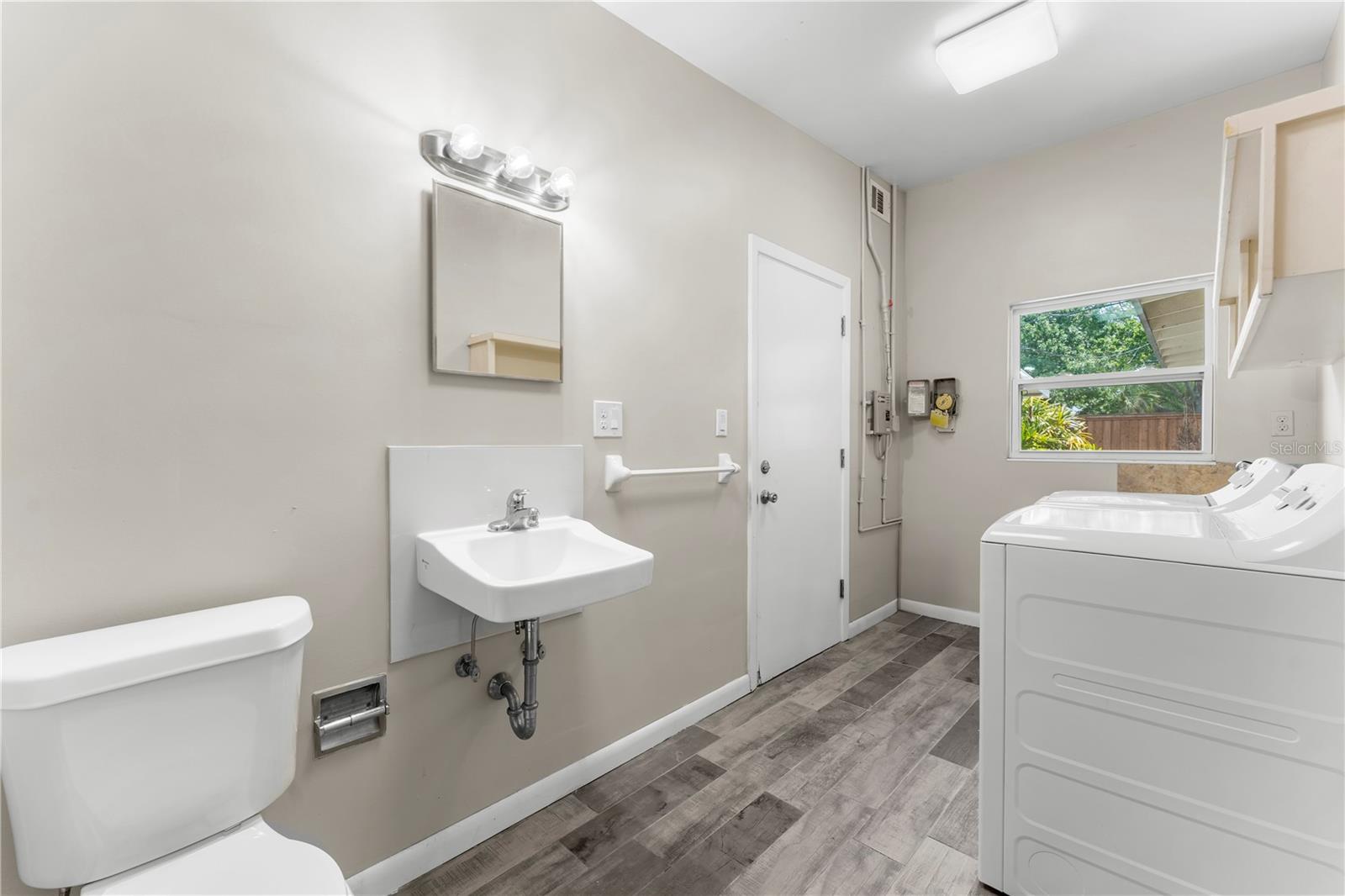 1519 DUNSANY AVE