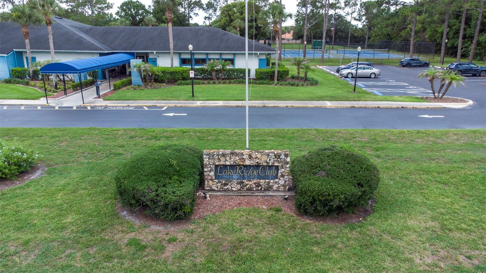 10312 LAZY LAKE DR