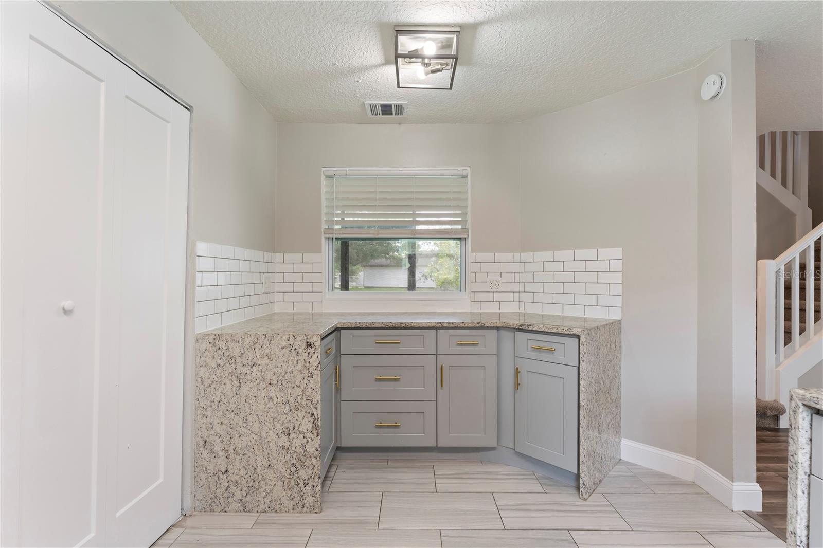 587 PORTLAND CIR