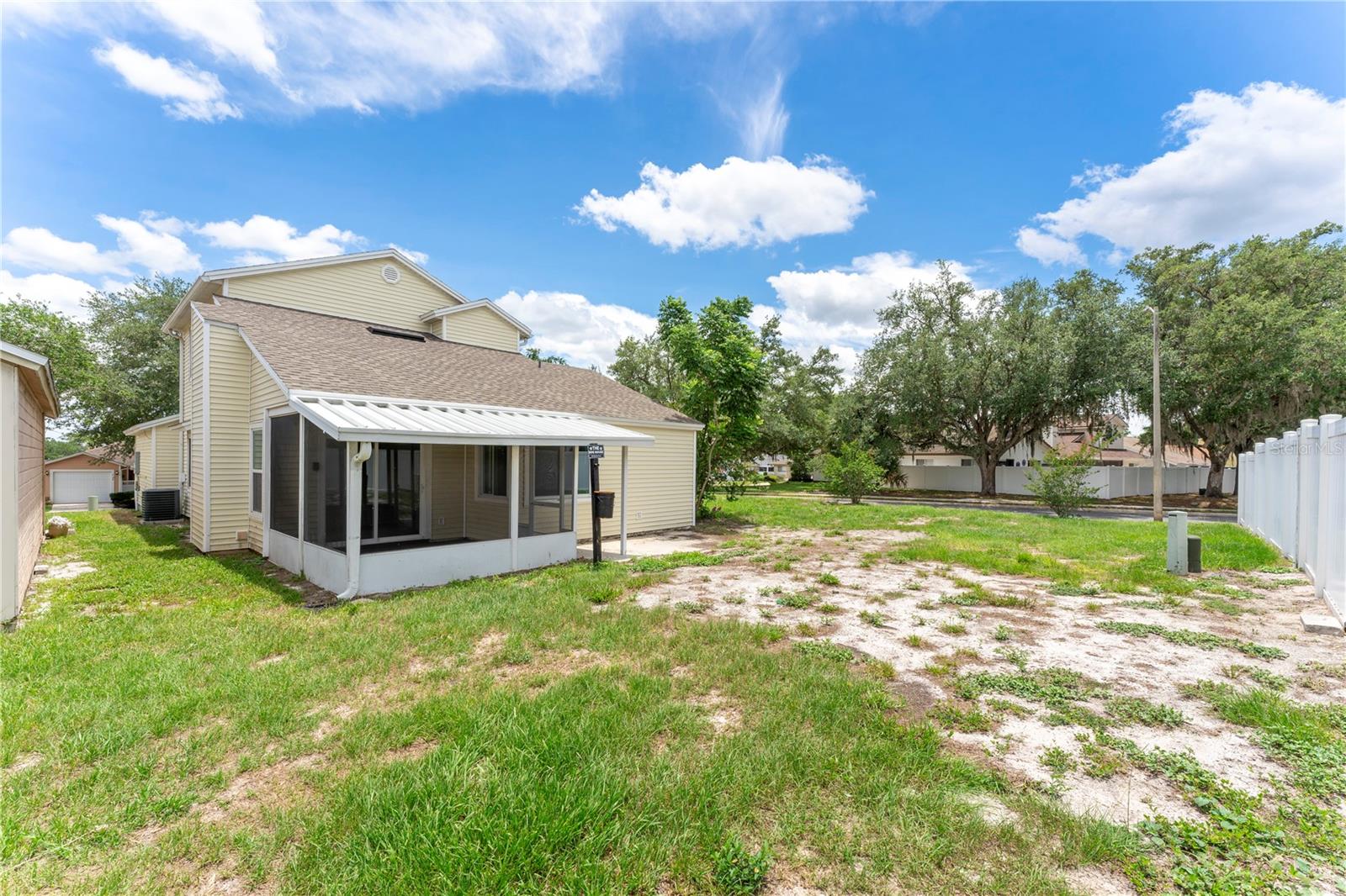 587 PORTLAND CIR