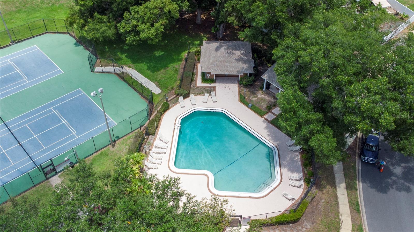 587 PORTLAND CIR