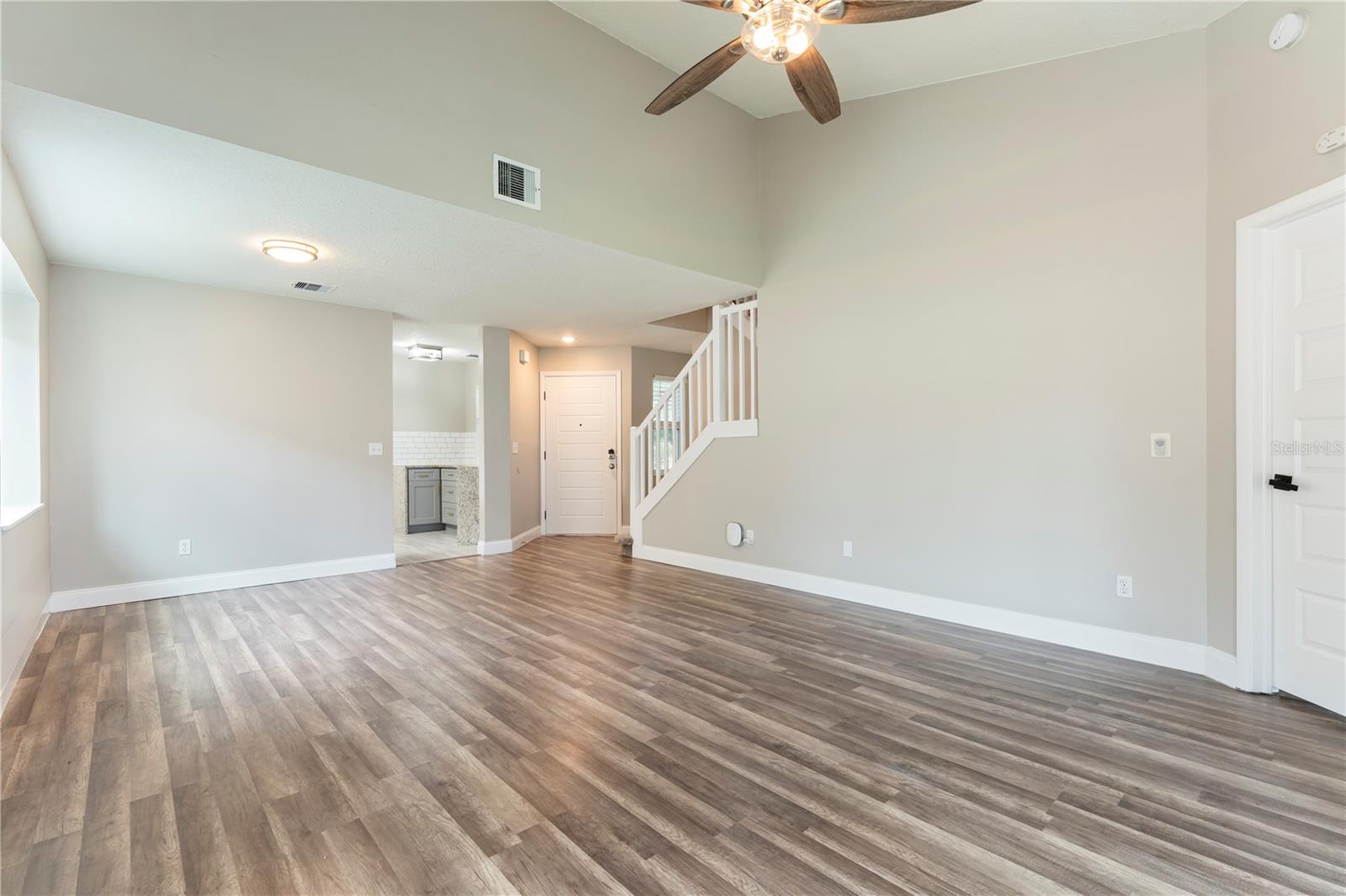 587 PORTLAND CIR