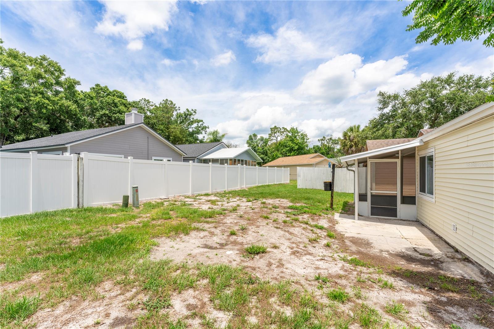587 PORTLAND CIR