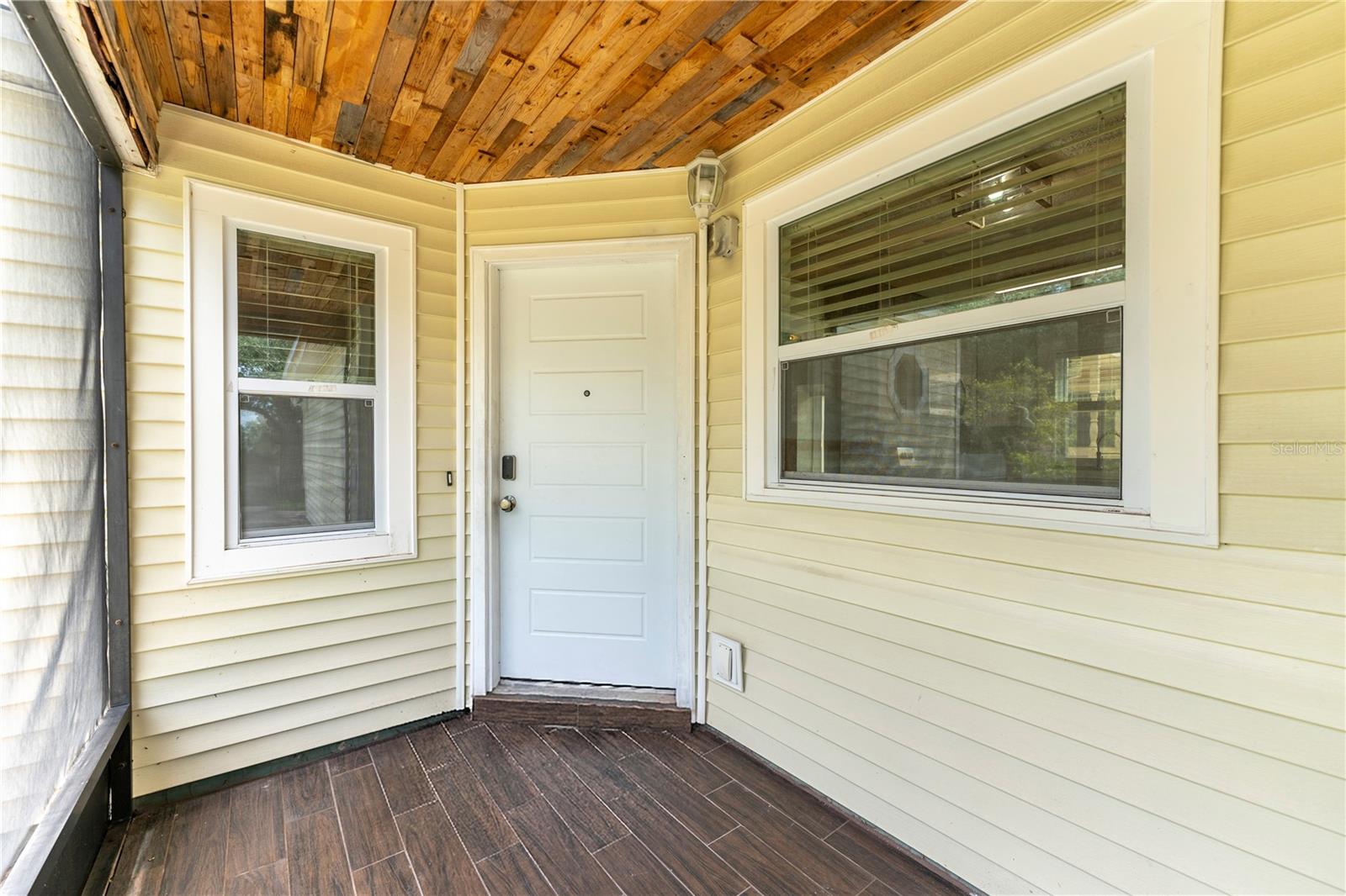 587 PORTLAND CIR