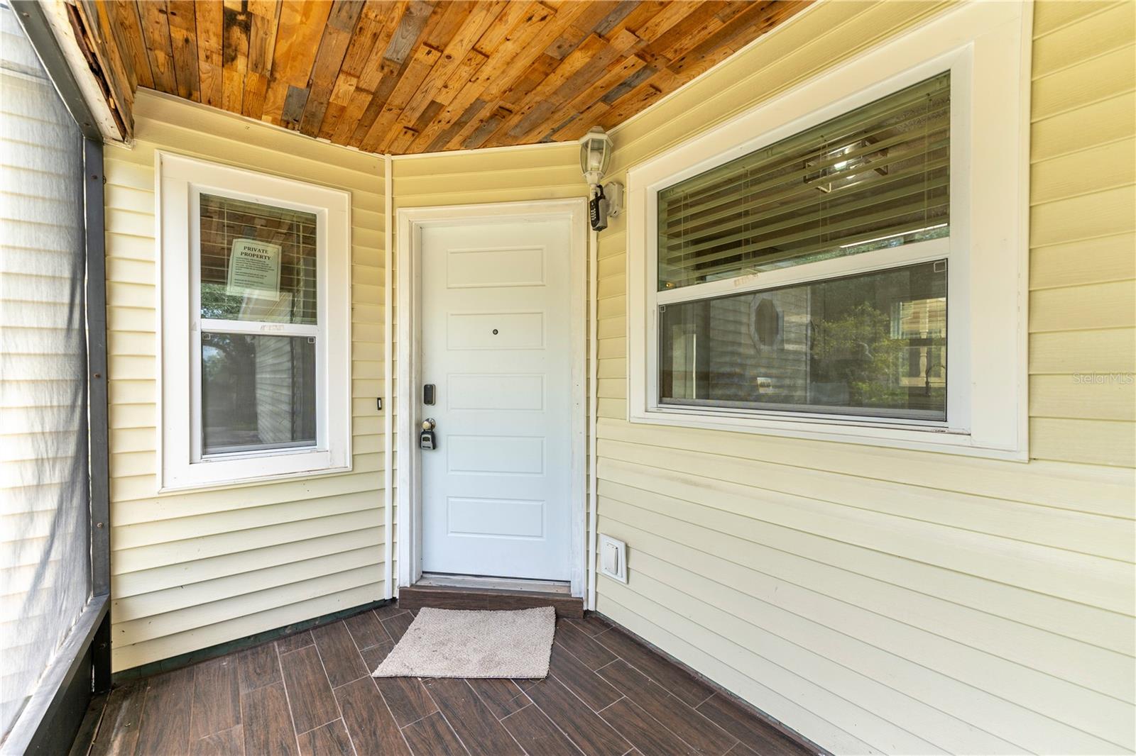 587 PORTLAND CIR