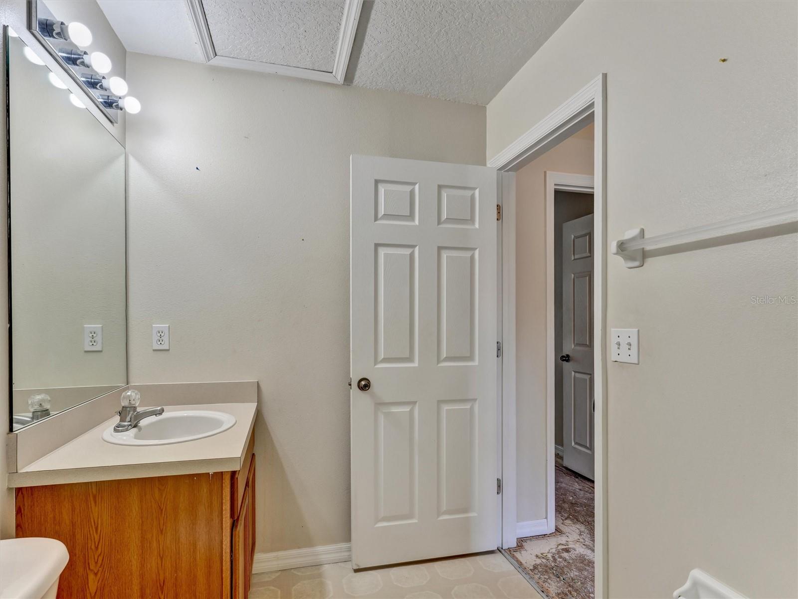 8407 BLUE LAGOON DR