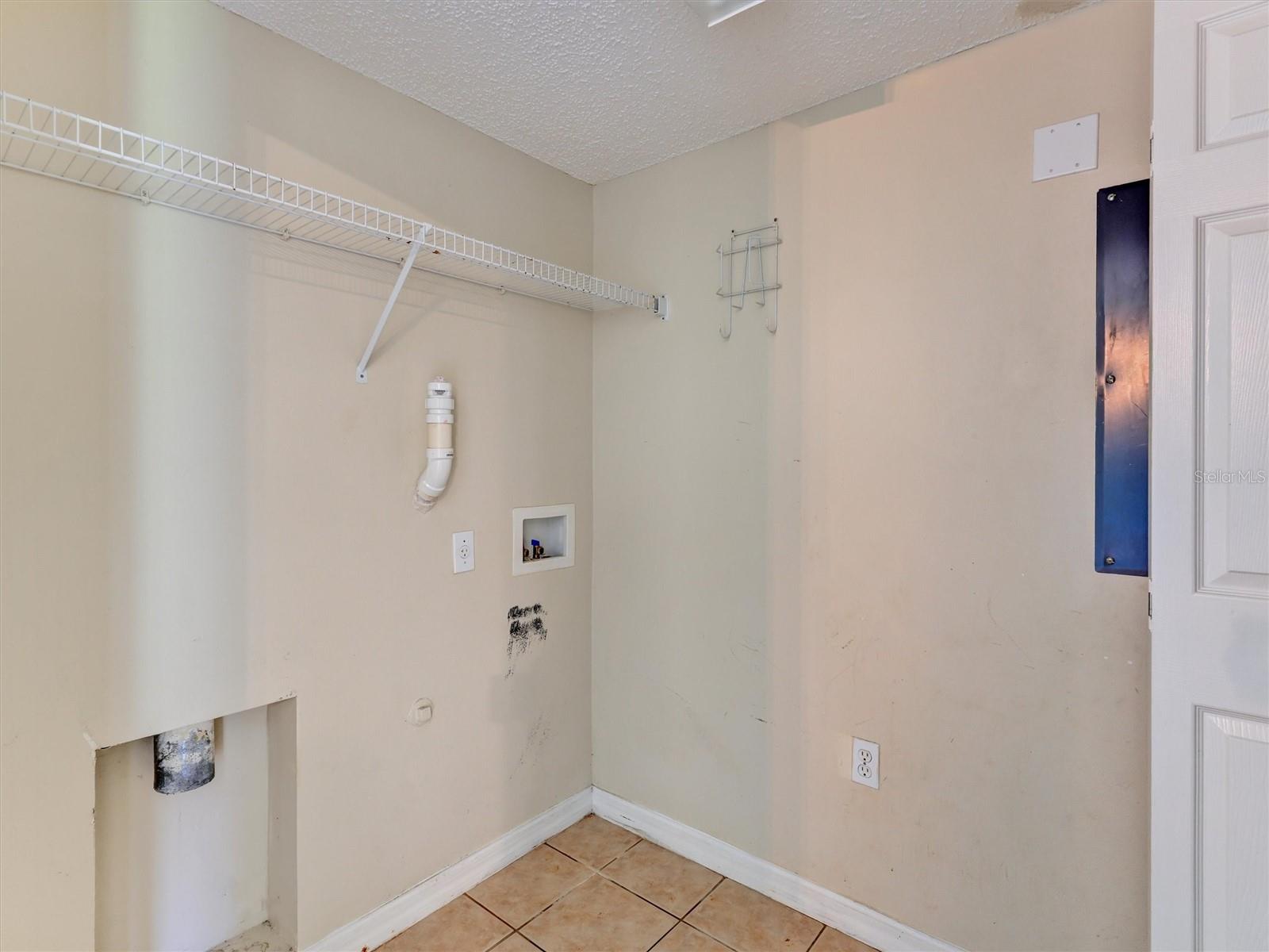 8407 BLUE LAGOON DR