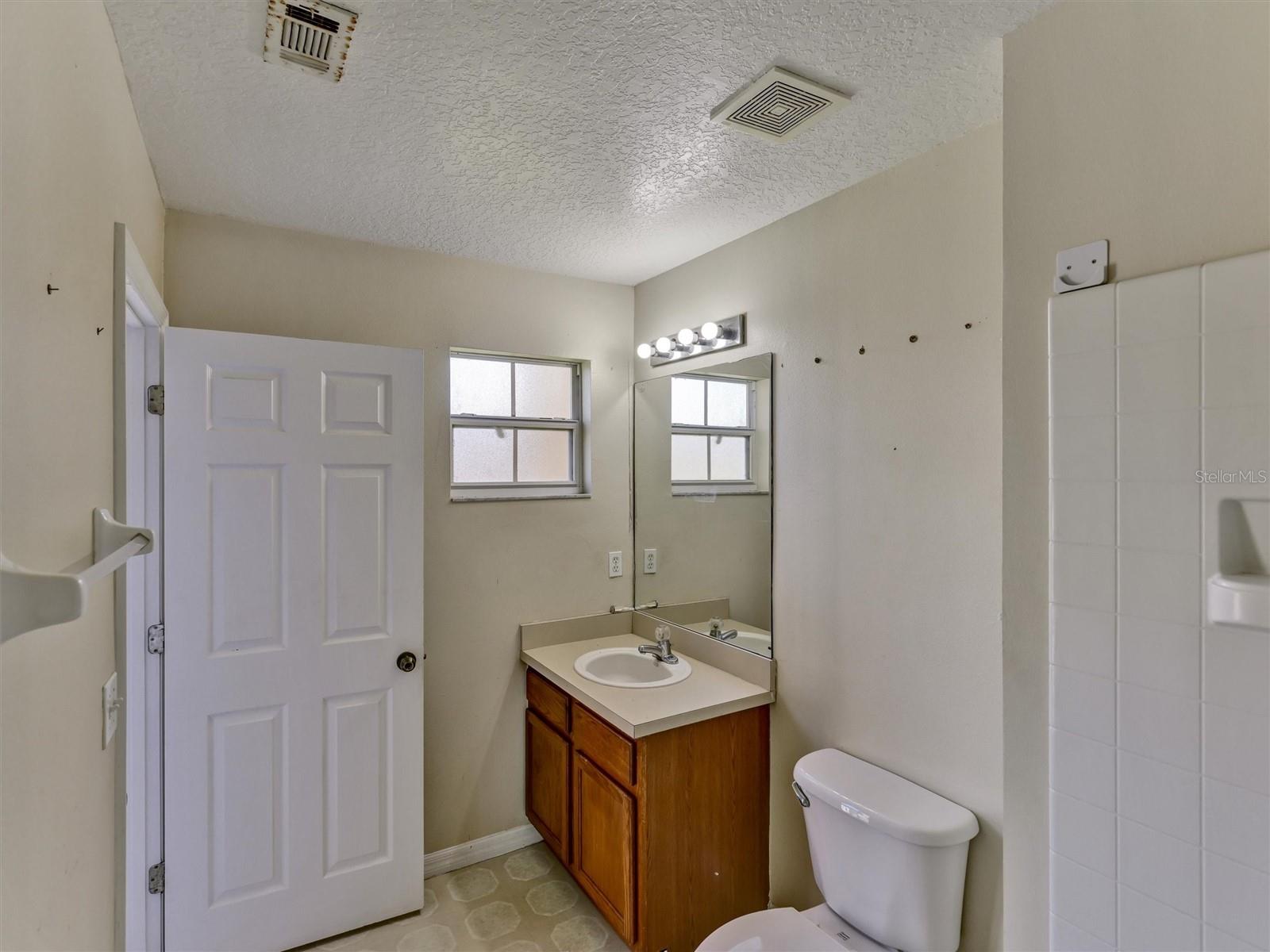 8407 BLUE LAGOON DR