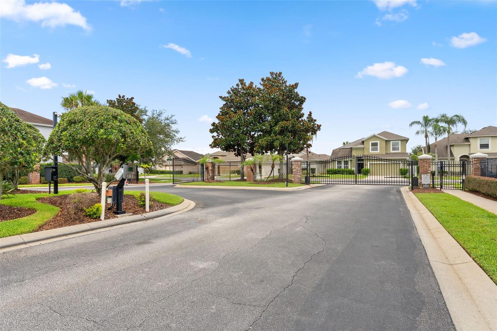10215 CYPRESS KNEE CIR