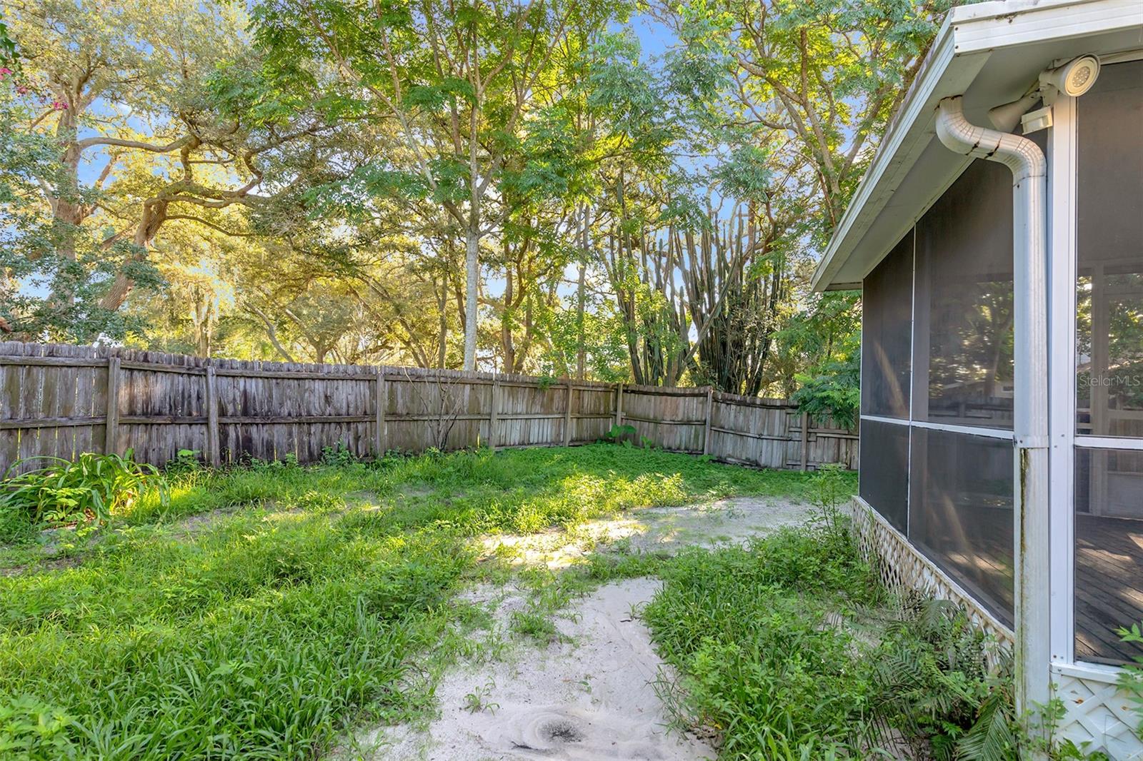 824 HILLARY CT
