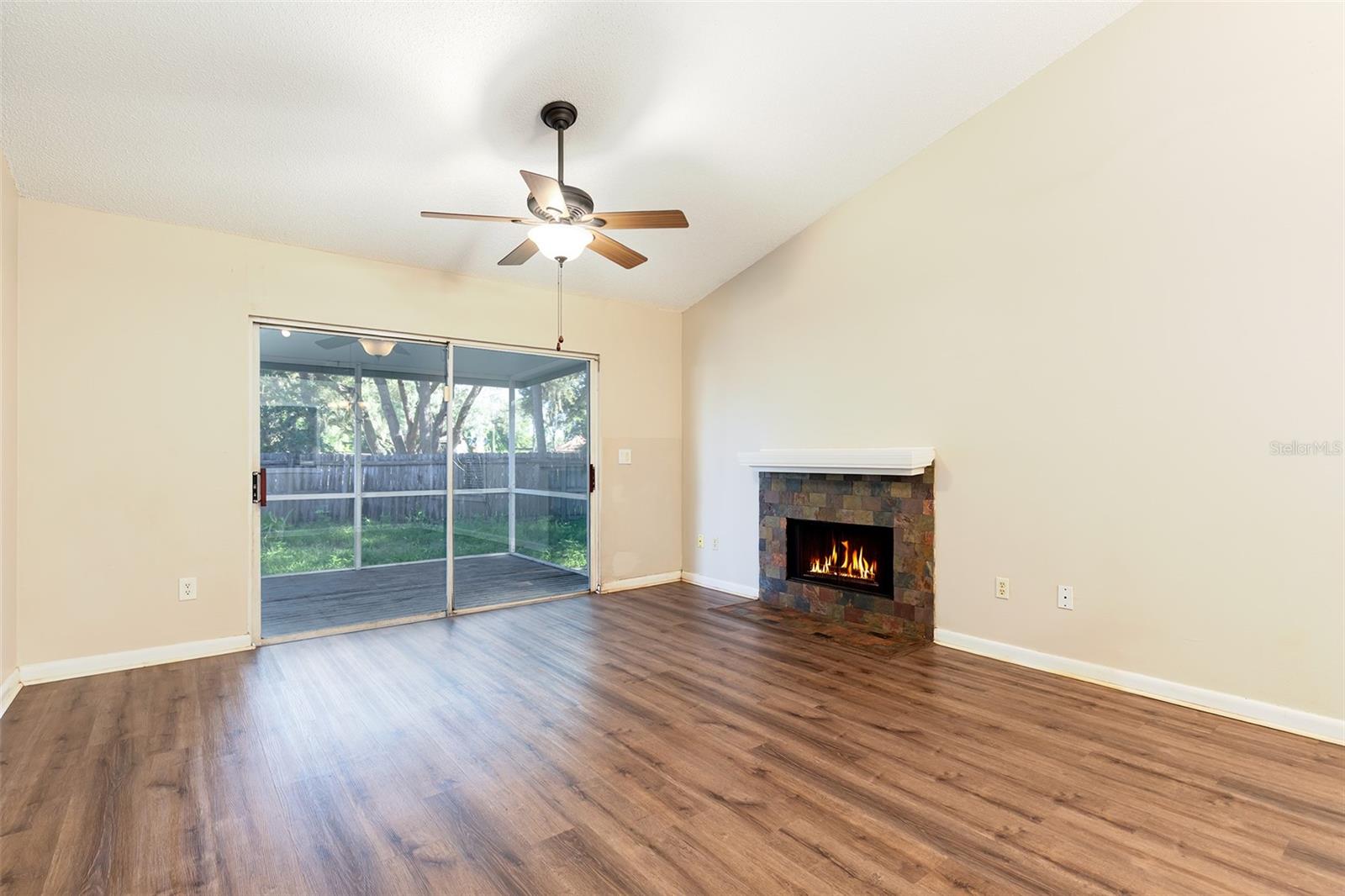 824 HILLARY CT