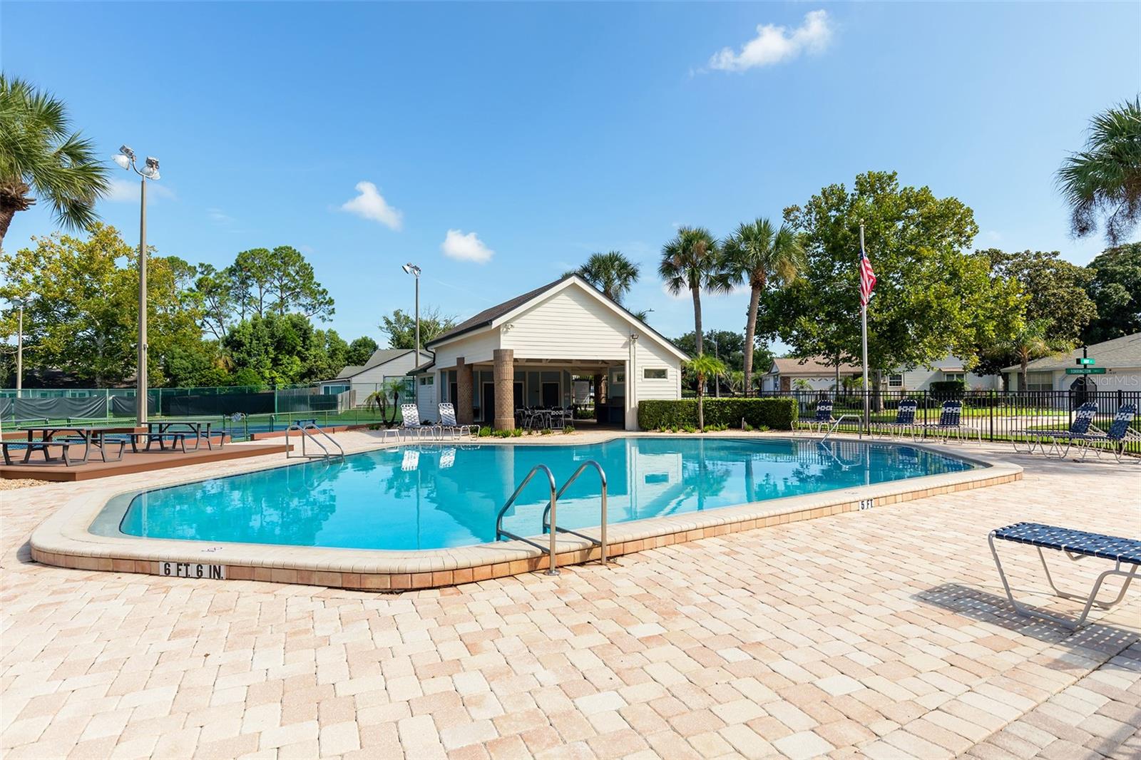 824 HILLARY CT