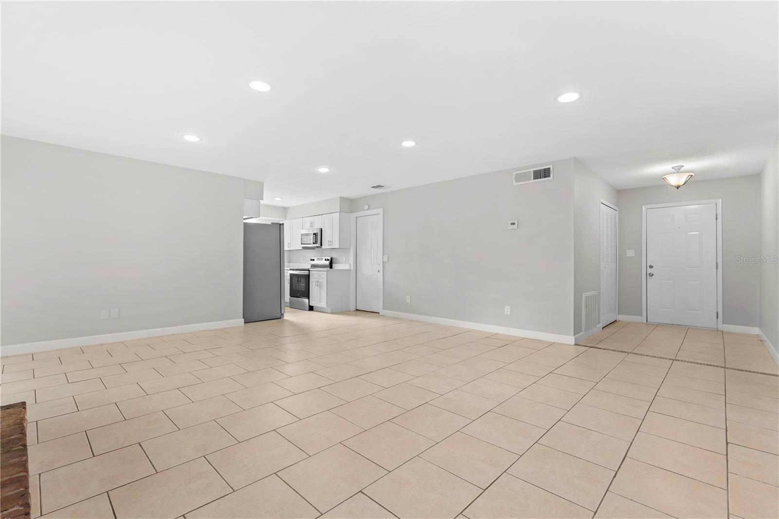 1723 CANTERBURY CIR