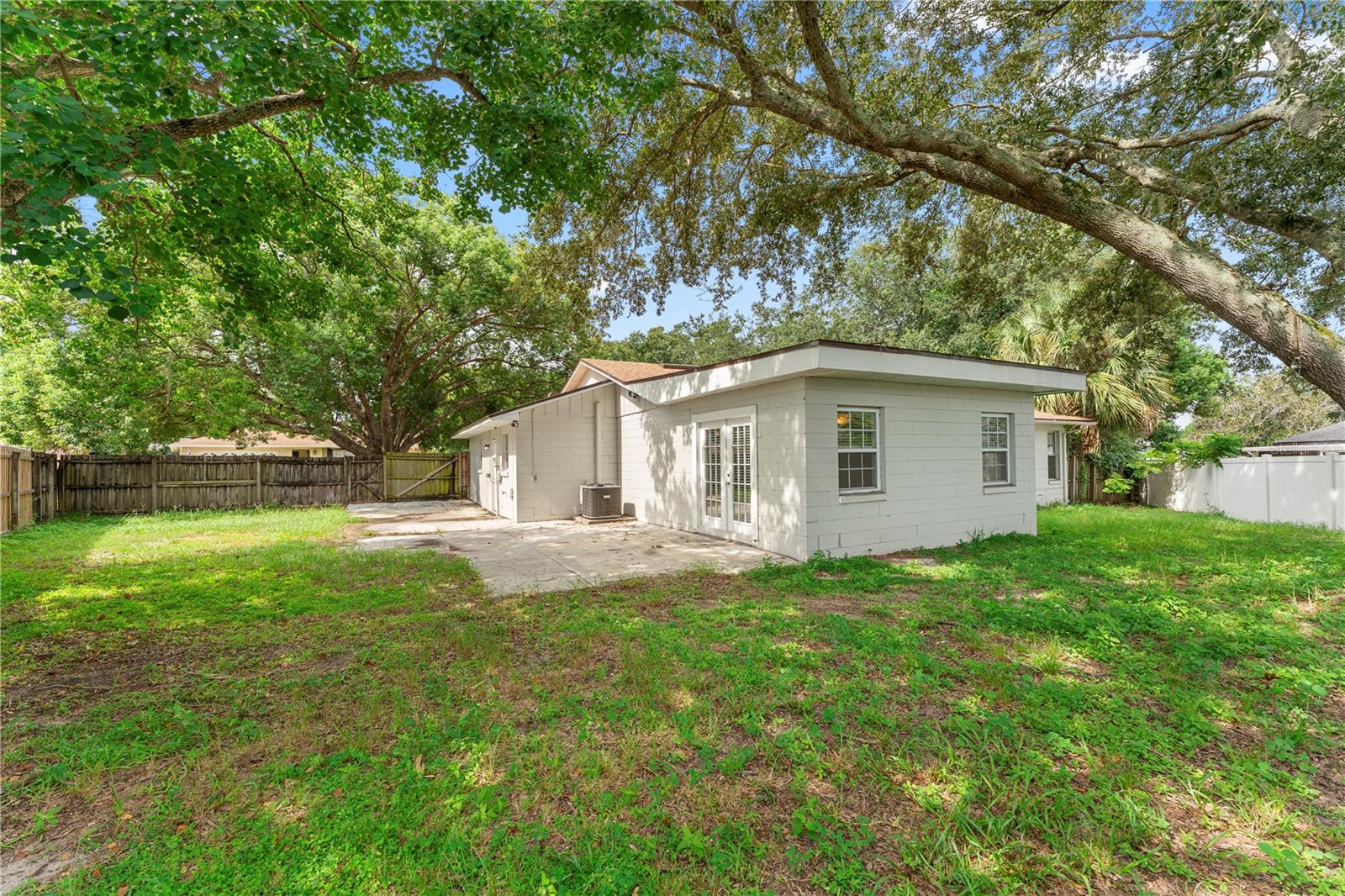 1723 CANTERBURY CIR