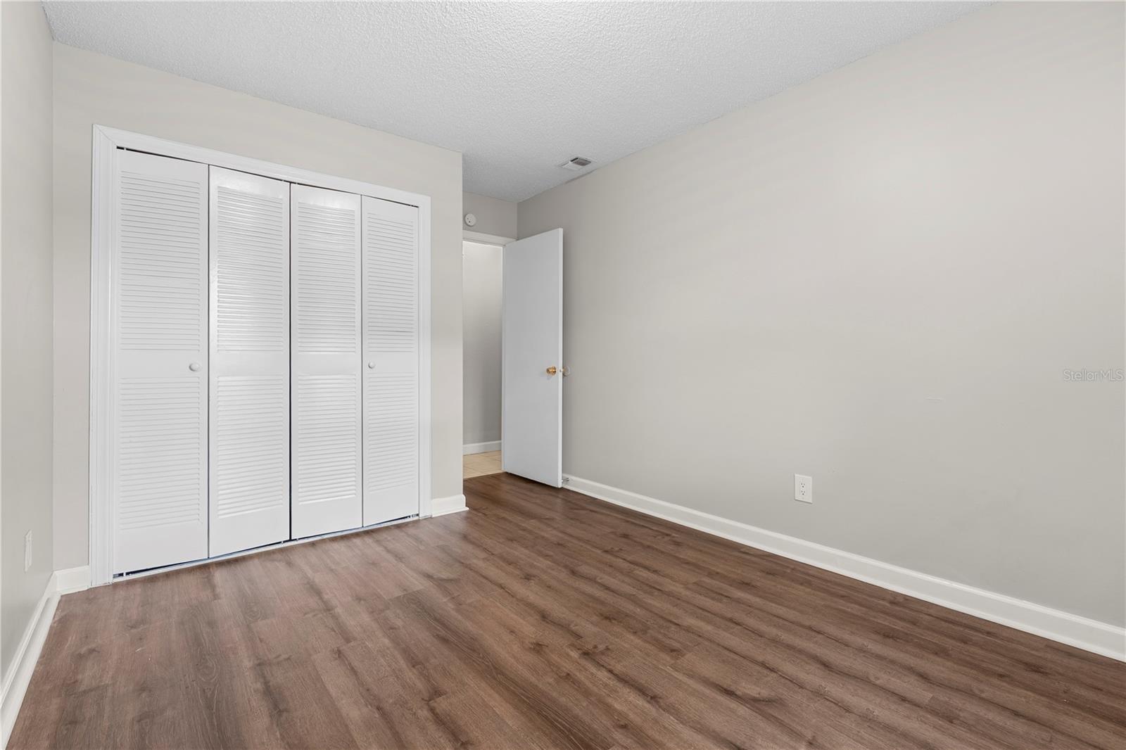 1723 CANTERBURY CIR