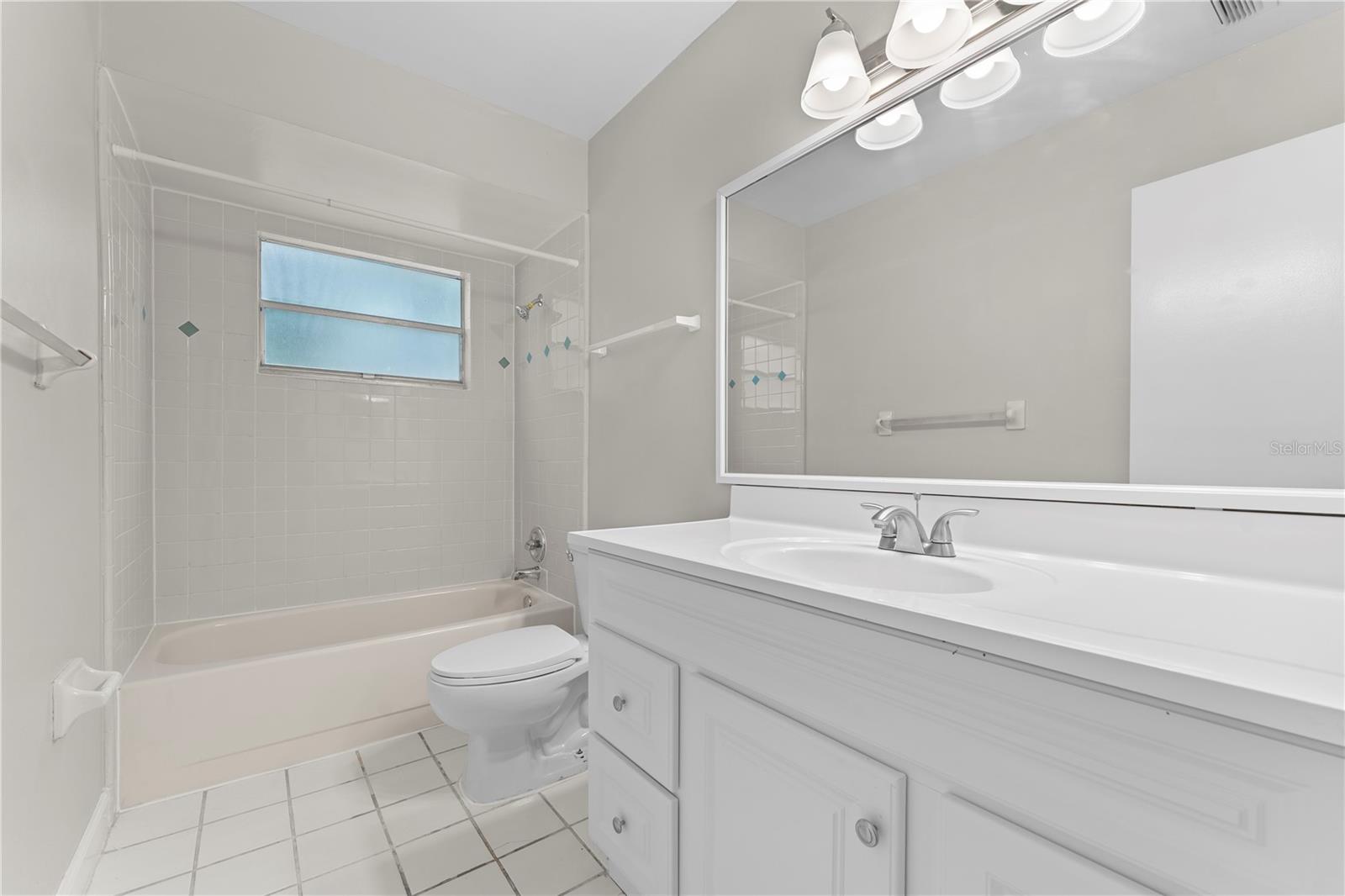 1723 CANTERBURY CIR