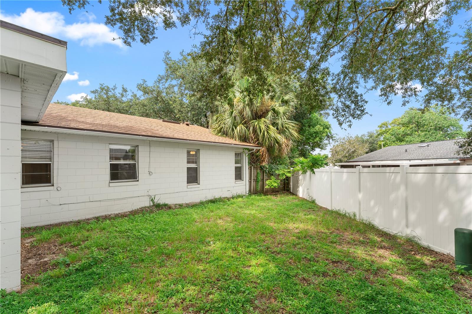 1723 CANTERBURY CIR
