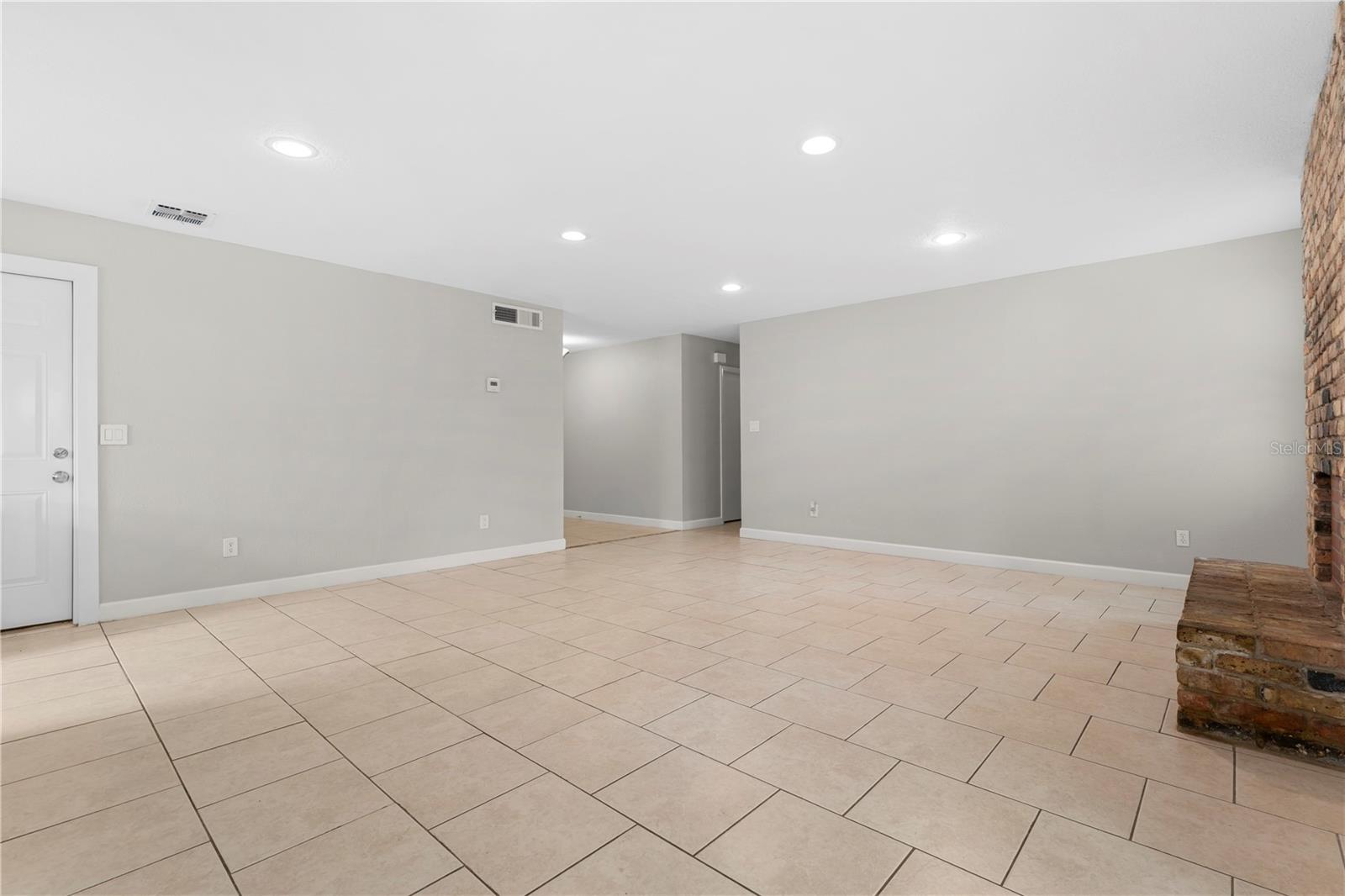 1723 CANTERBURY CIR