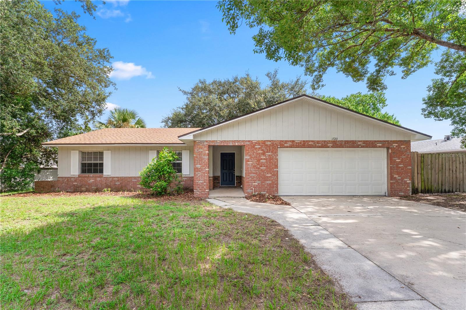 1723 CANTERBURY CIR