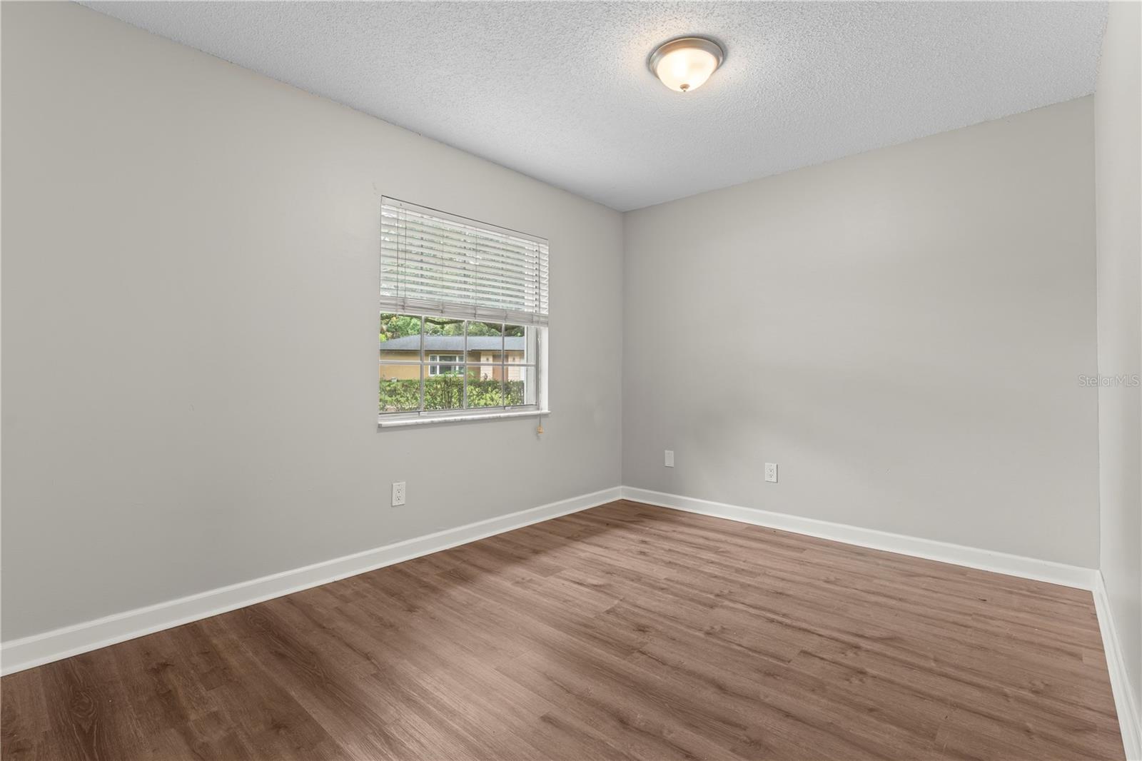 1723 CANTERBURY CIR