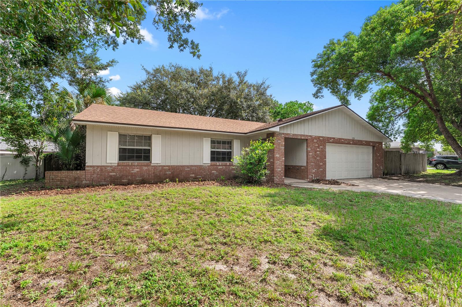 1723 CANTERBURY CIR