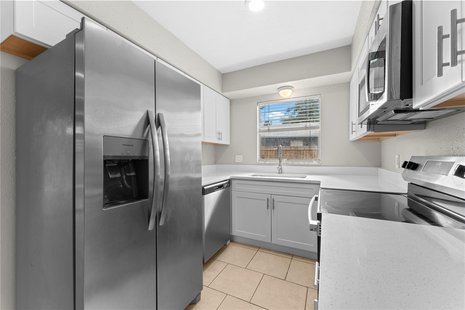 1723 CANTERBURY CIR
