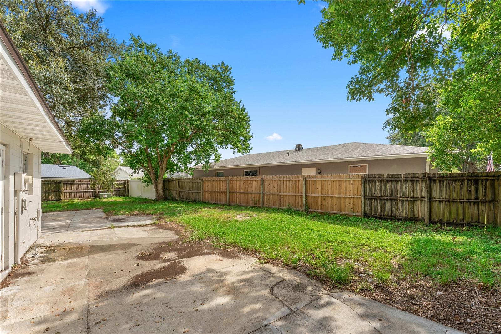 1723 CANTERBURY CIR