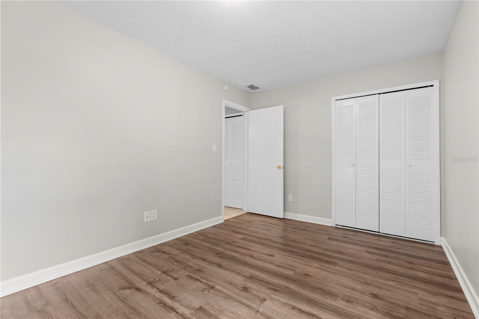 1723 CANTERBURY CIR