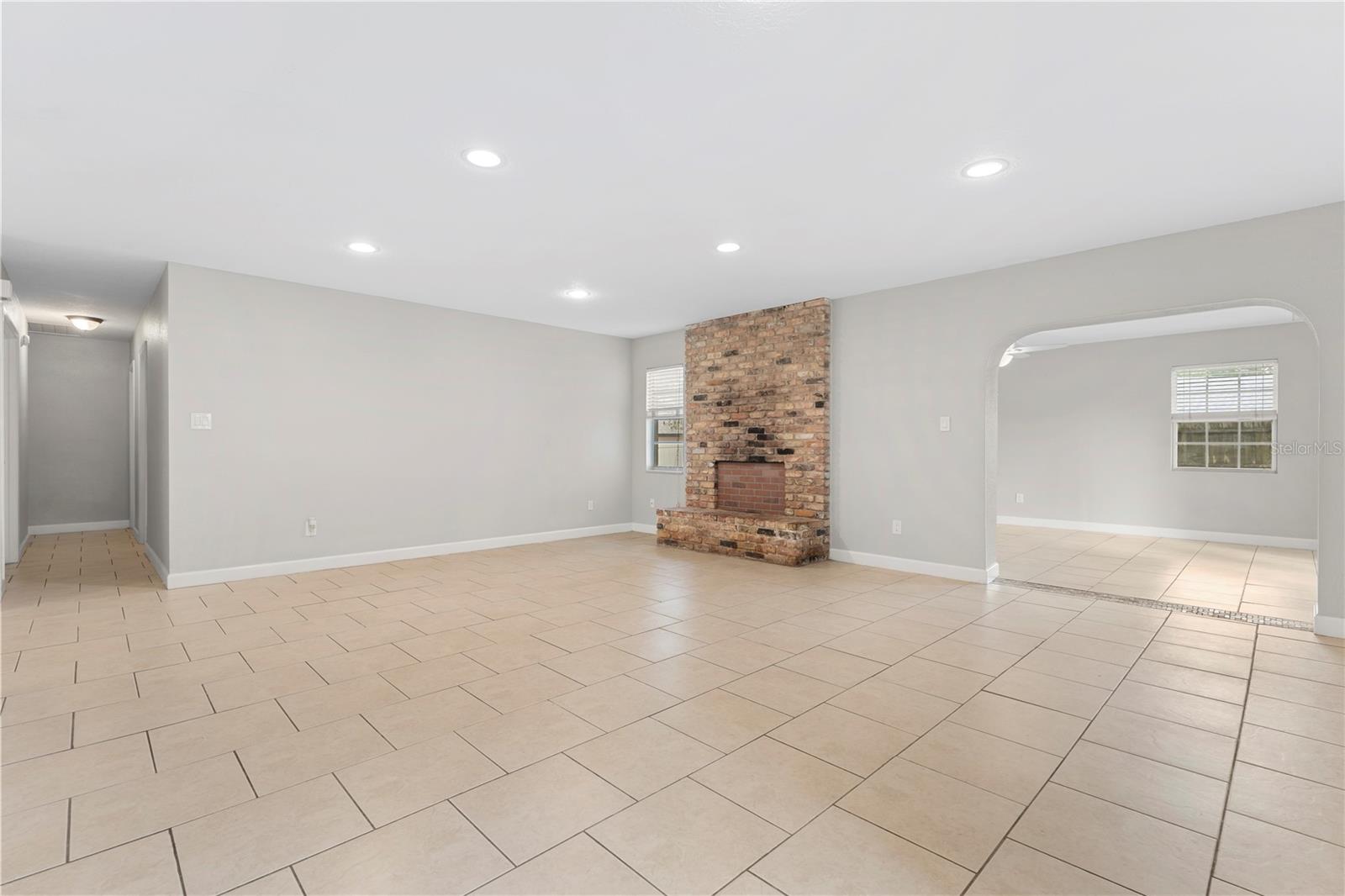 1723 CANTERBURY CIR