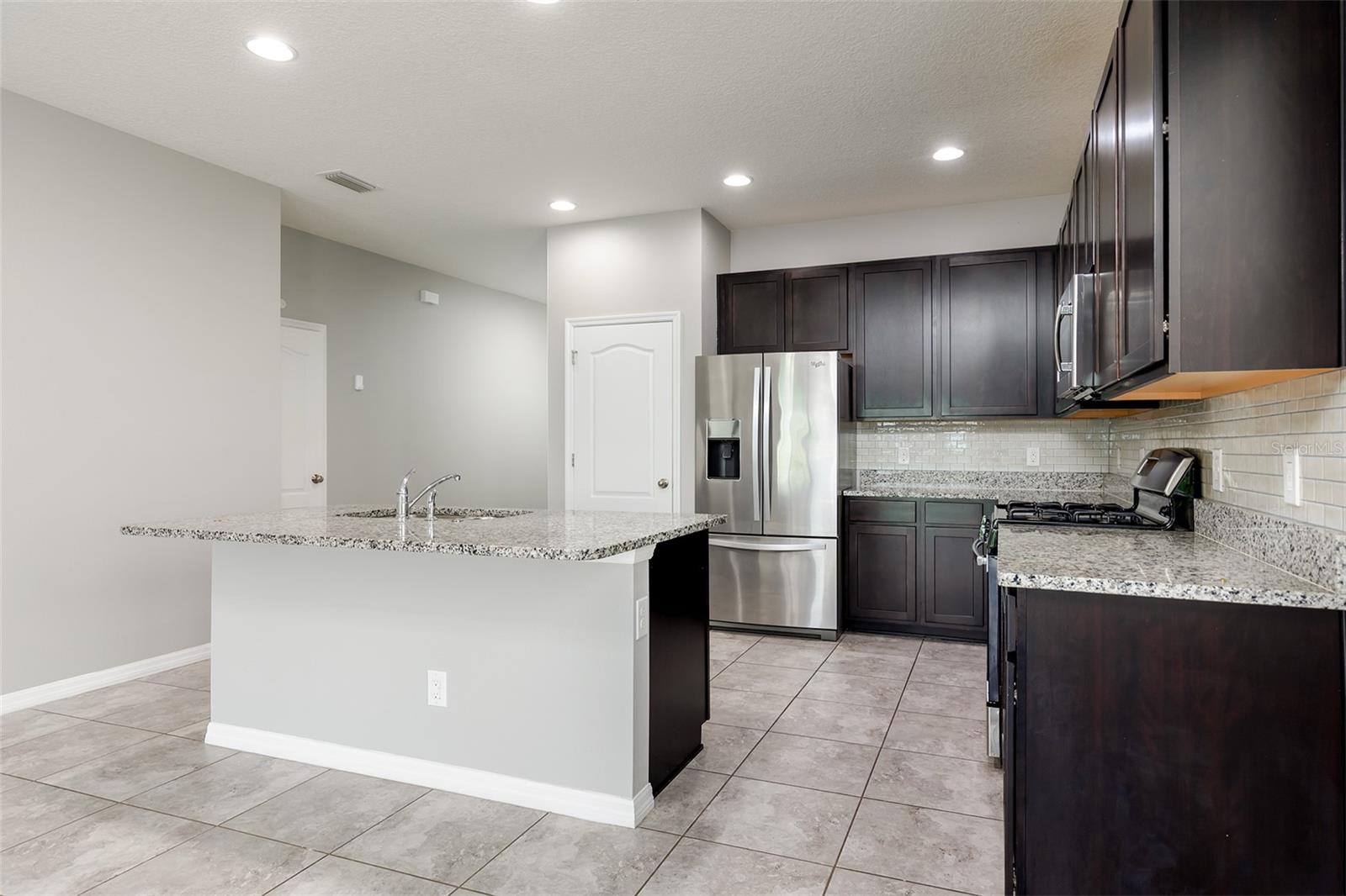 937 HILLTOP PARK CT