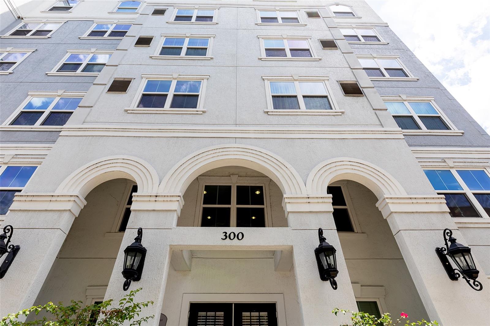 206 E SOUTH ST #4007