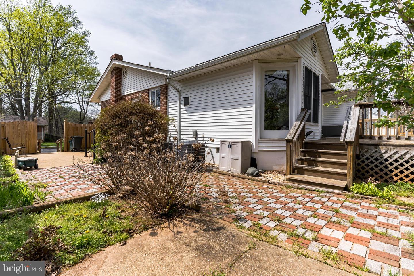 712 MEADOW LANE SW
