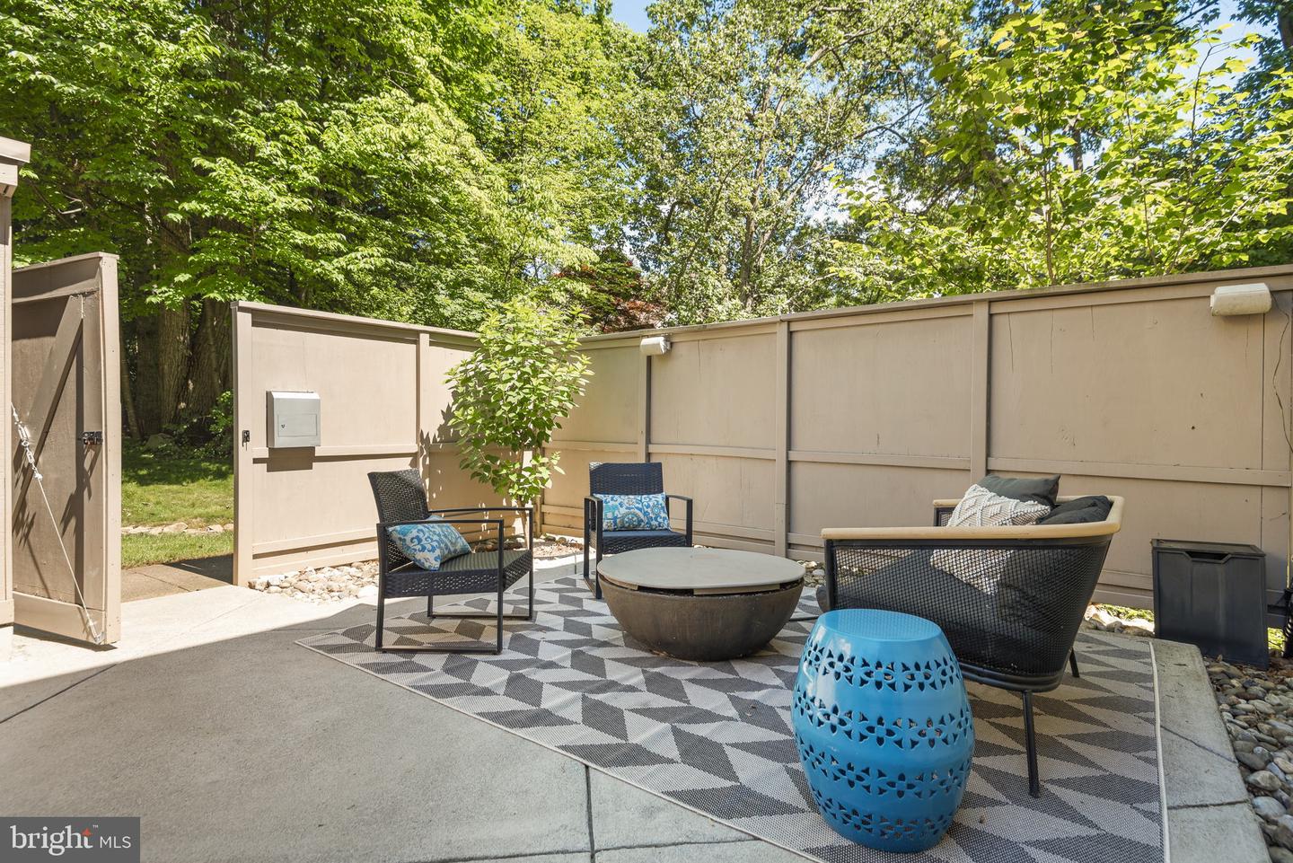 1585 INLET COURT