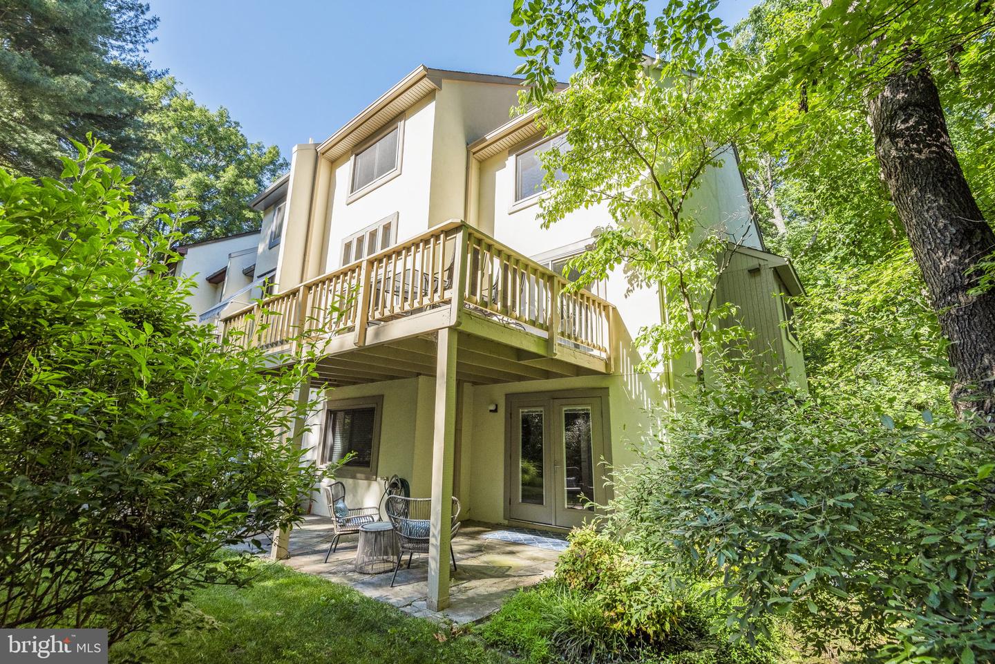 1585 INLET COURT