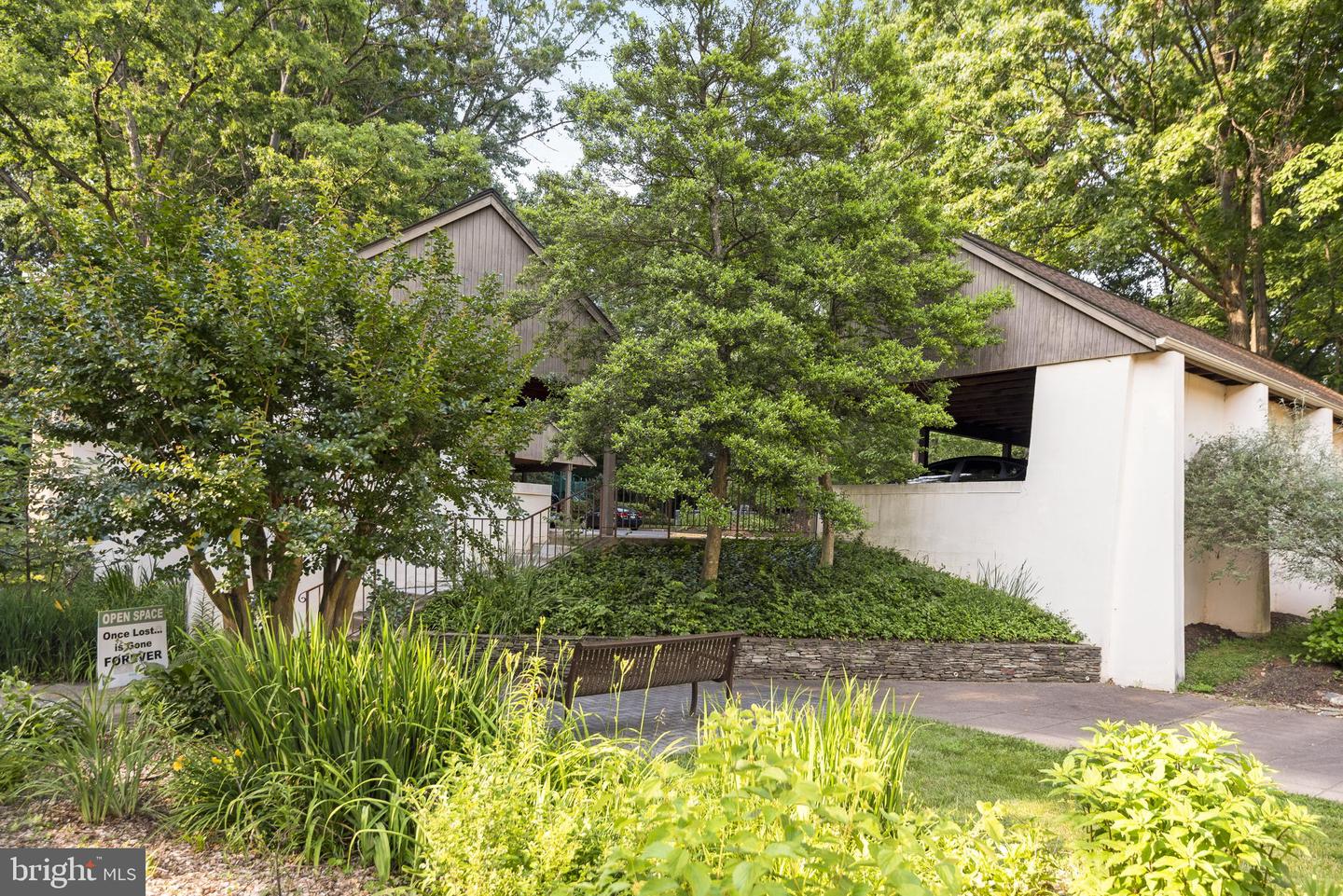 1585 INLET COURT