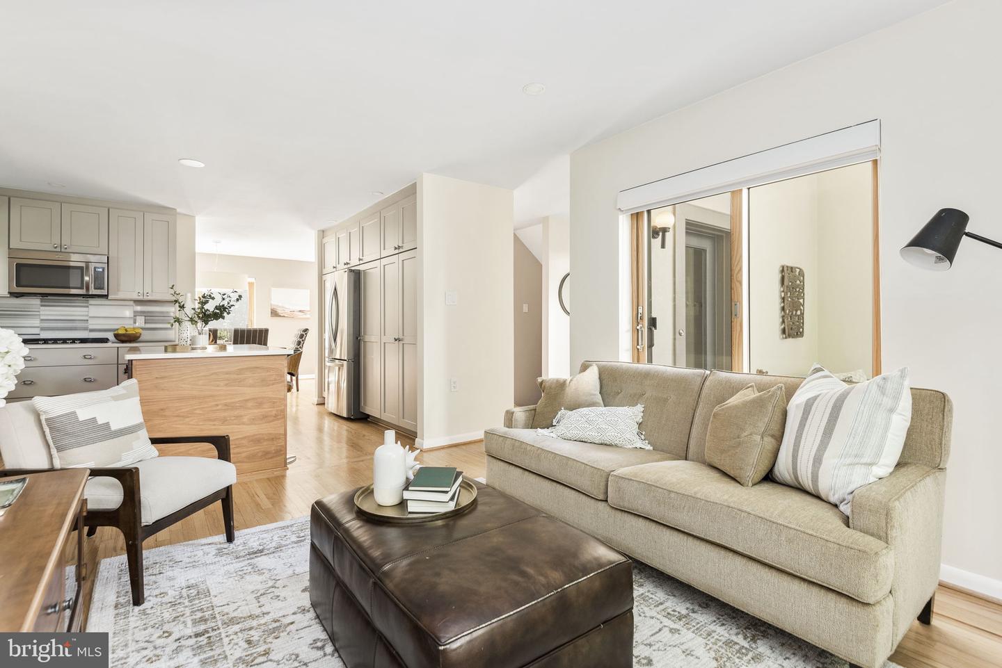 1585 INLET COURT
