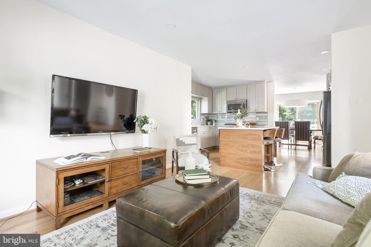 1585 INLET COURT