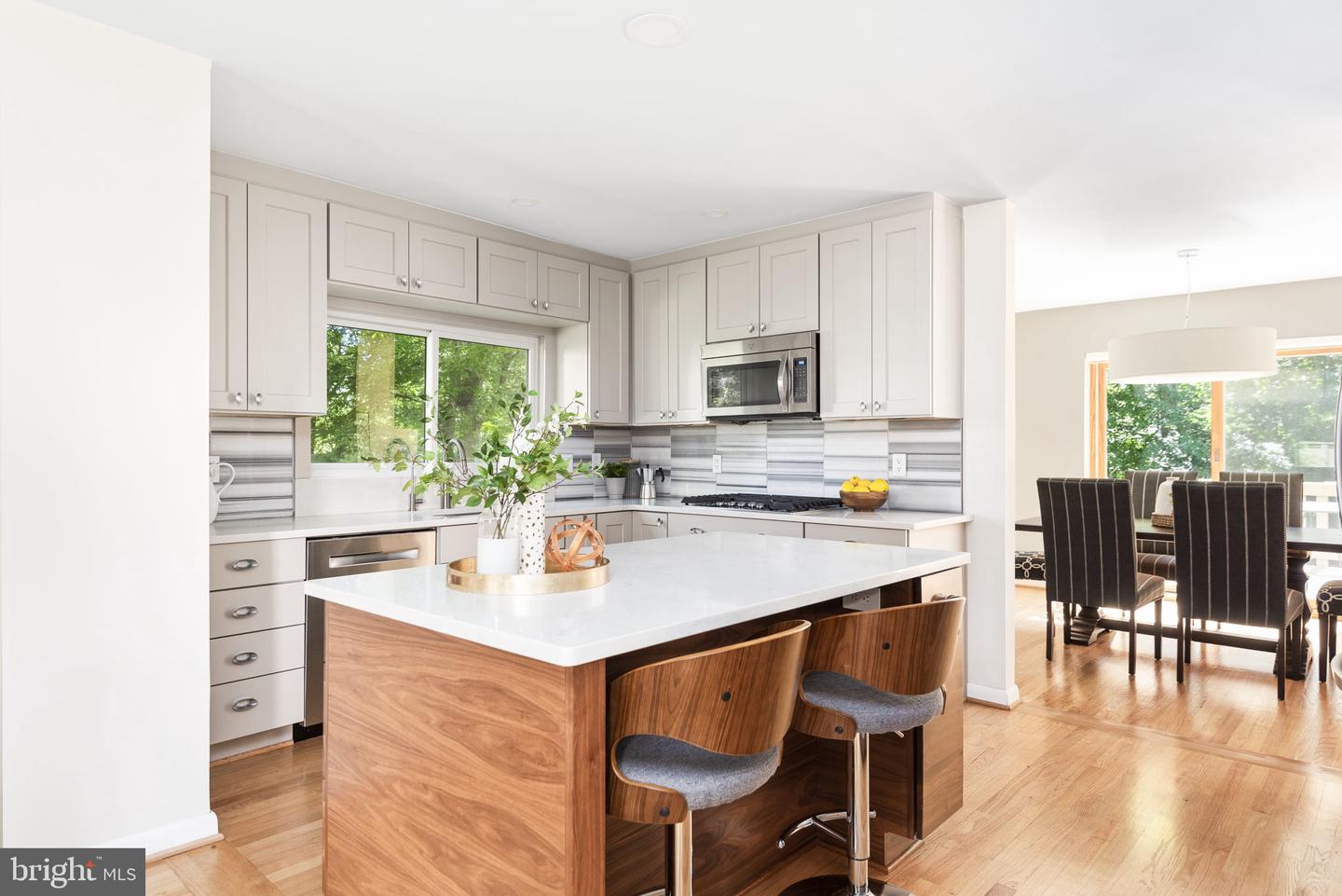 1585 INLET COURT