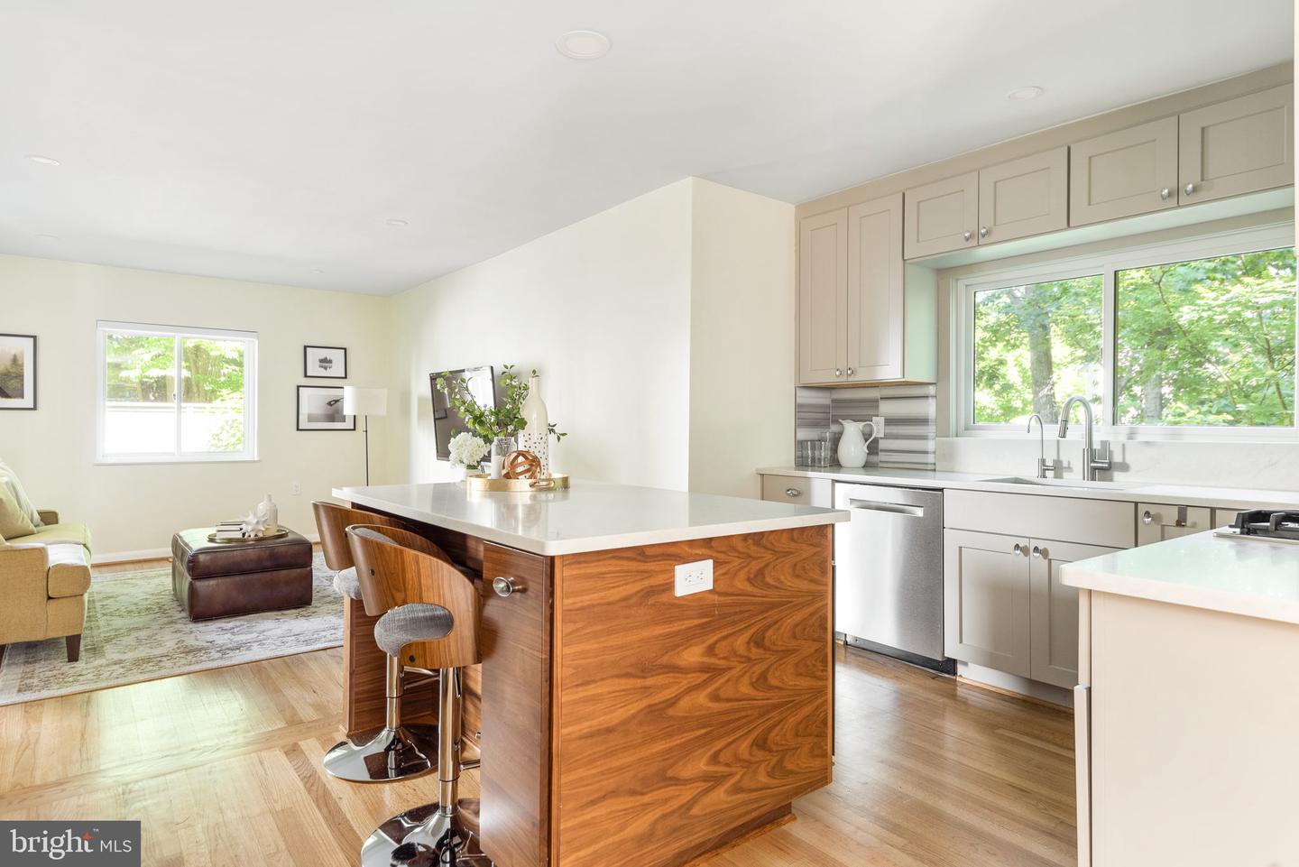 1585 INLET COURT