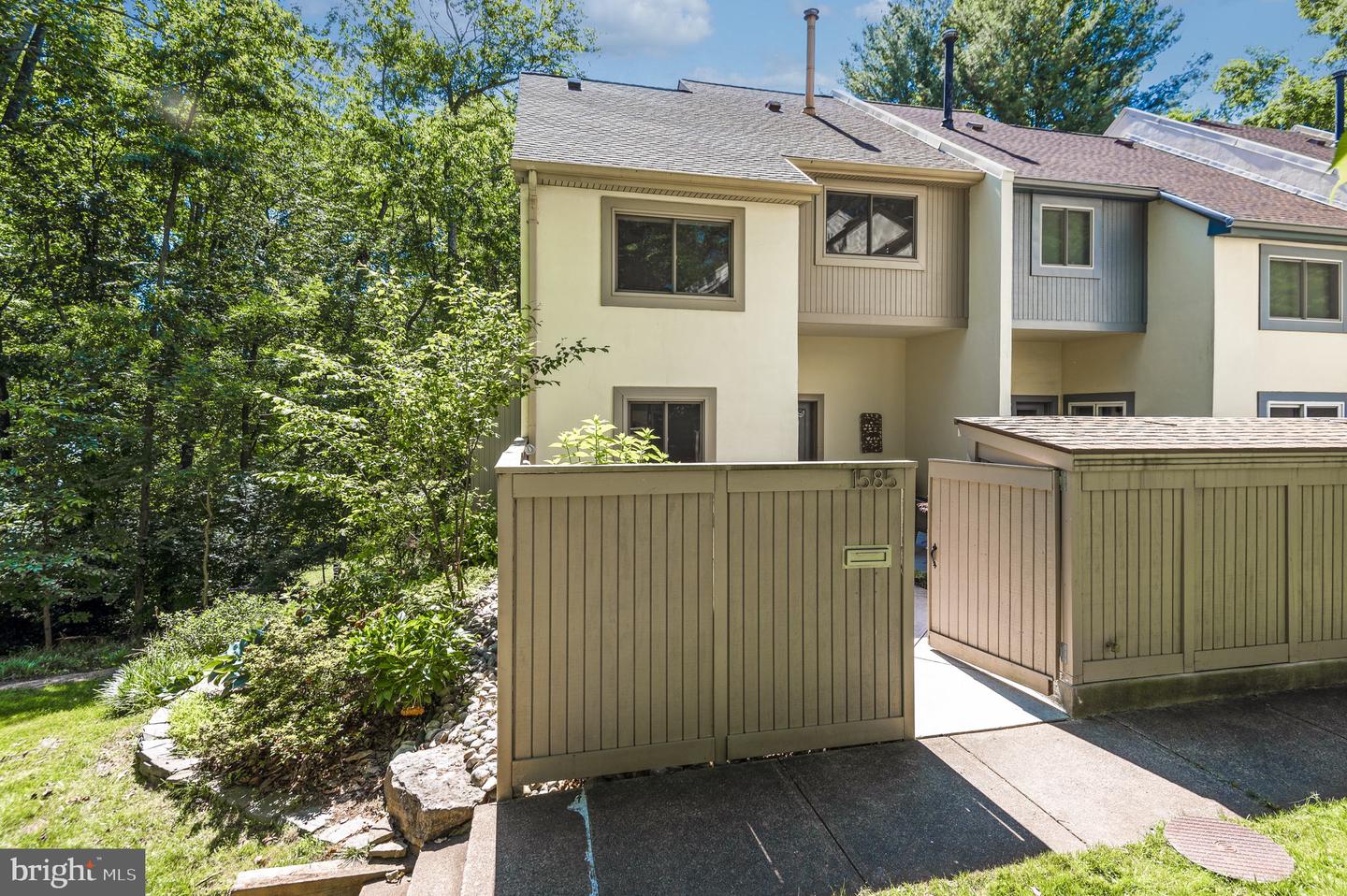 1585 INLET COURT