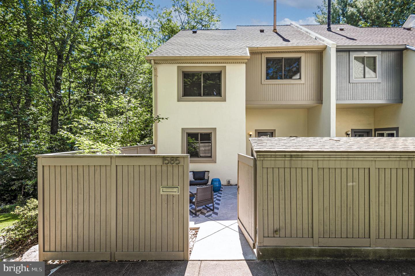 1585 INLET COURT