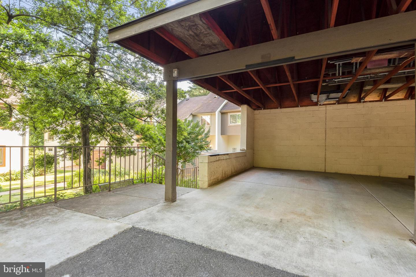 1585 INLET COURT
