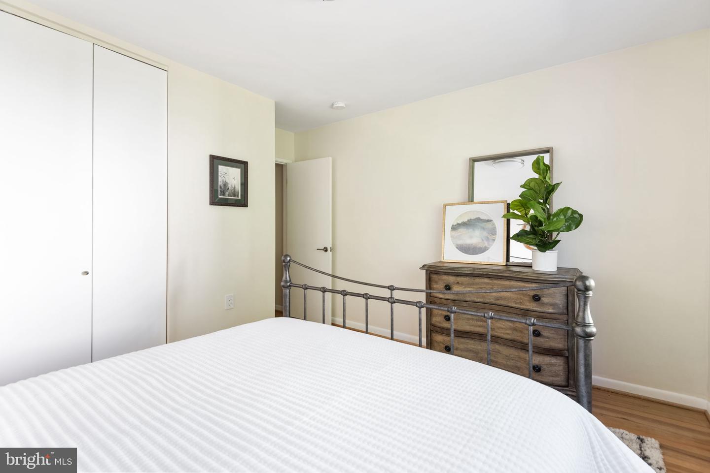 1585 INLET COURT
